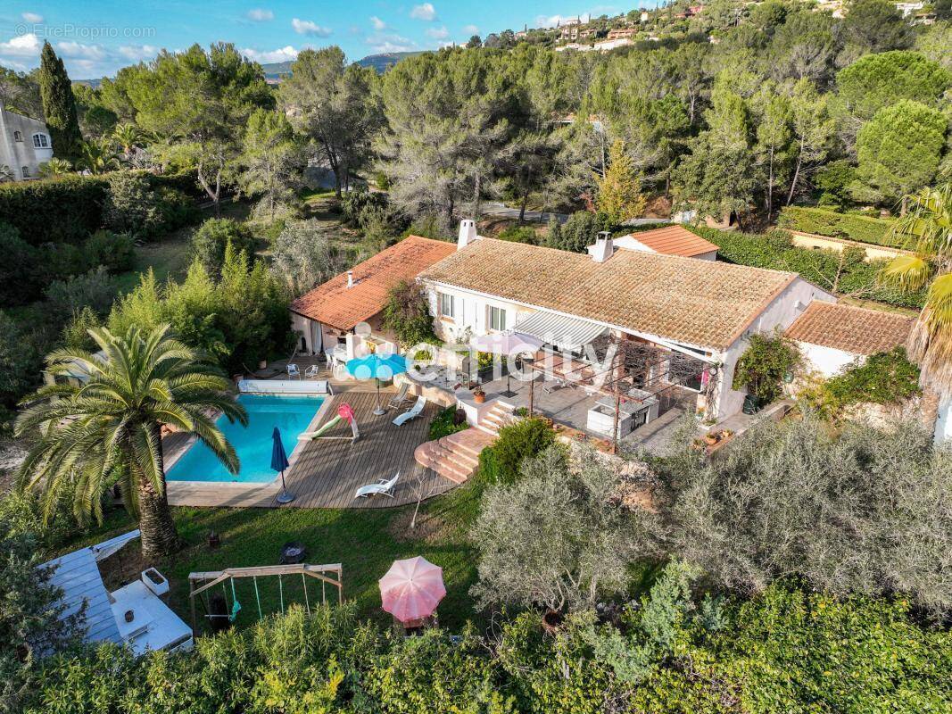 Maison à ROQUEBRUNE-SUR-ARGENS