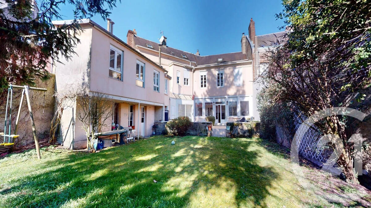 Maison à SAINT-QUENTIN