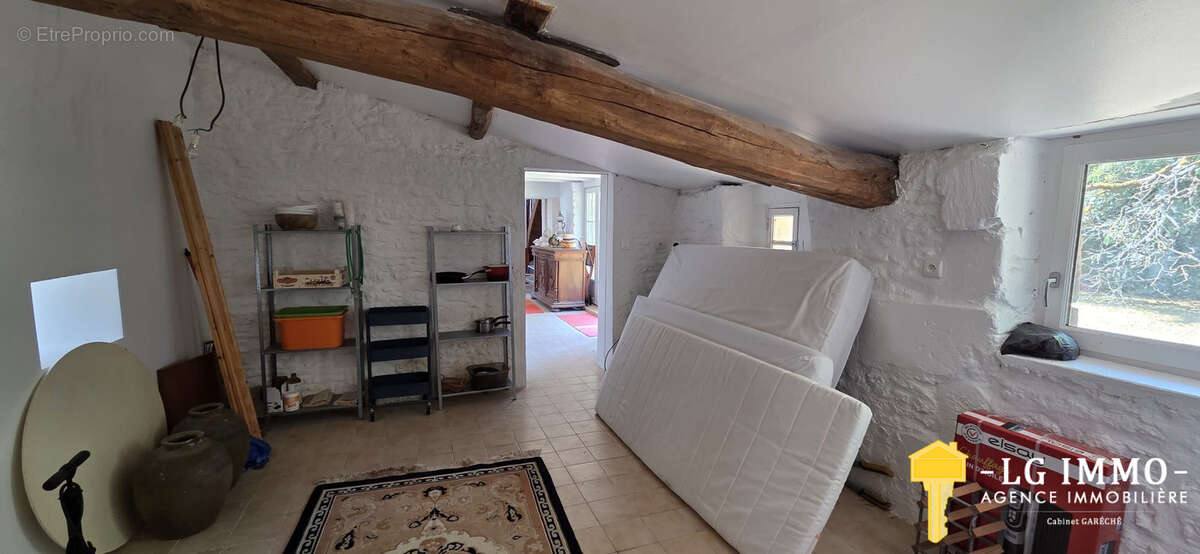 Maison Charentaise  - 141 m2, 2 chambres, dépendances - photo 12