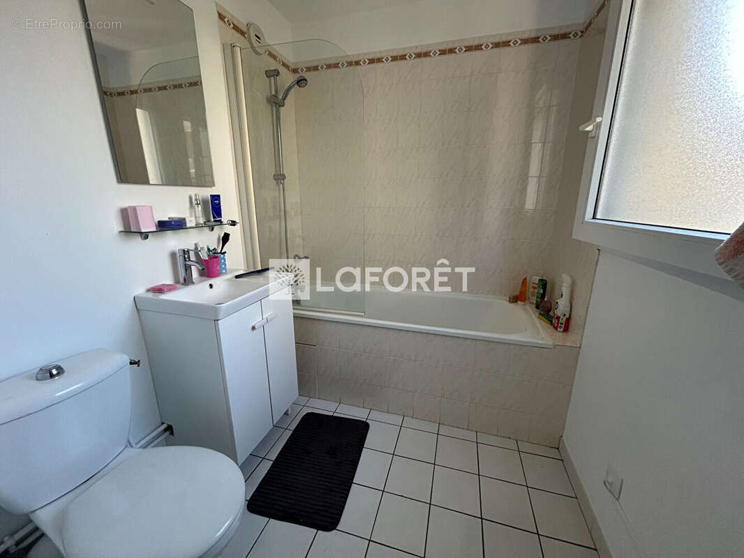 Appartement à SAINT-LAURENT-DU-VAR