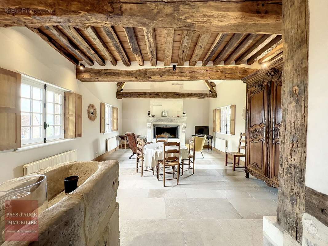 Maison à SAINT-PIERRE-SUR-DIVES