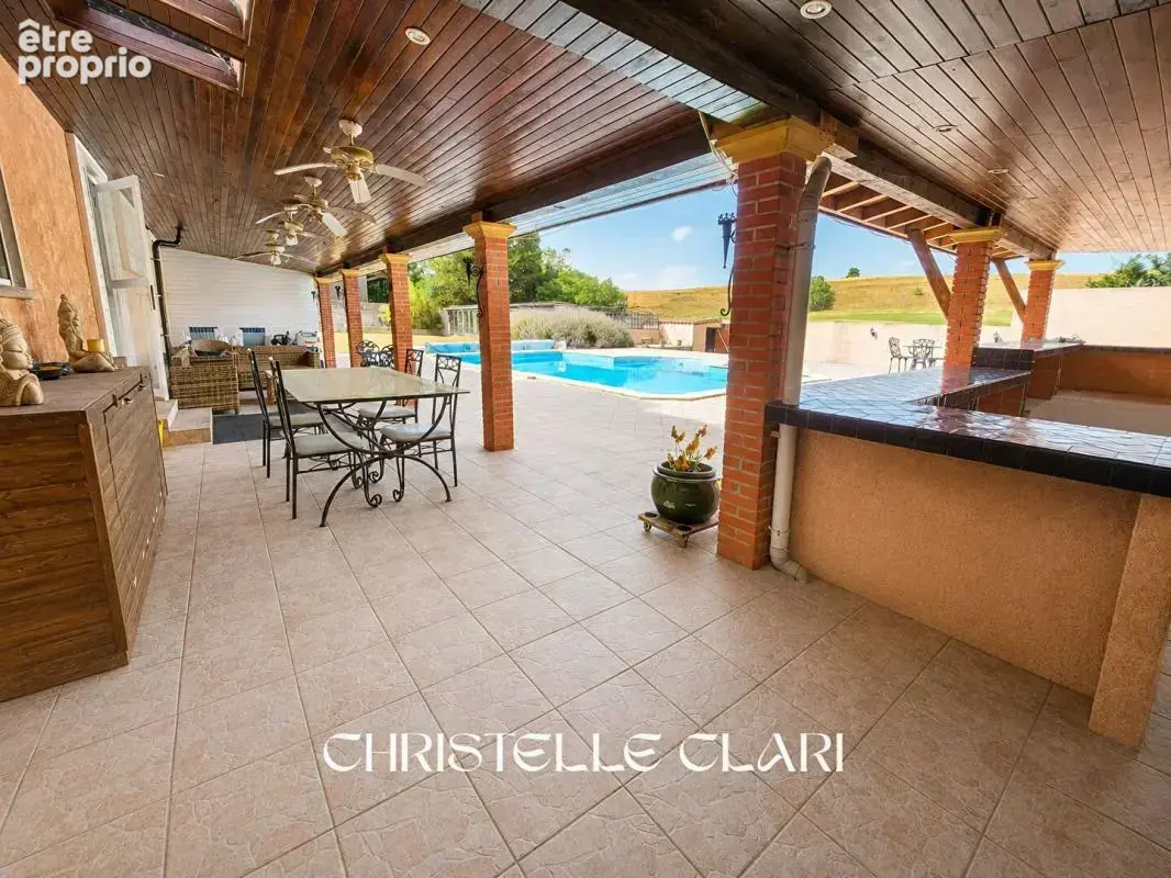 Domaine 374 m² sur terrain de 3,59 ha - photo 5