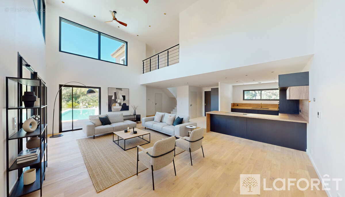 Maison à ROQUEBRUNE-SUR-ARGENS