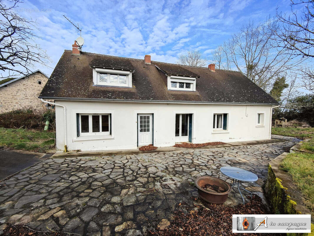 Maison à LAPEYROUSE