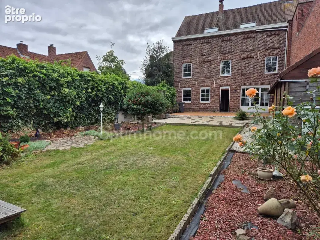 Maison semi mitoyenne avec jardin et garage en centre ville - photo 1