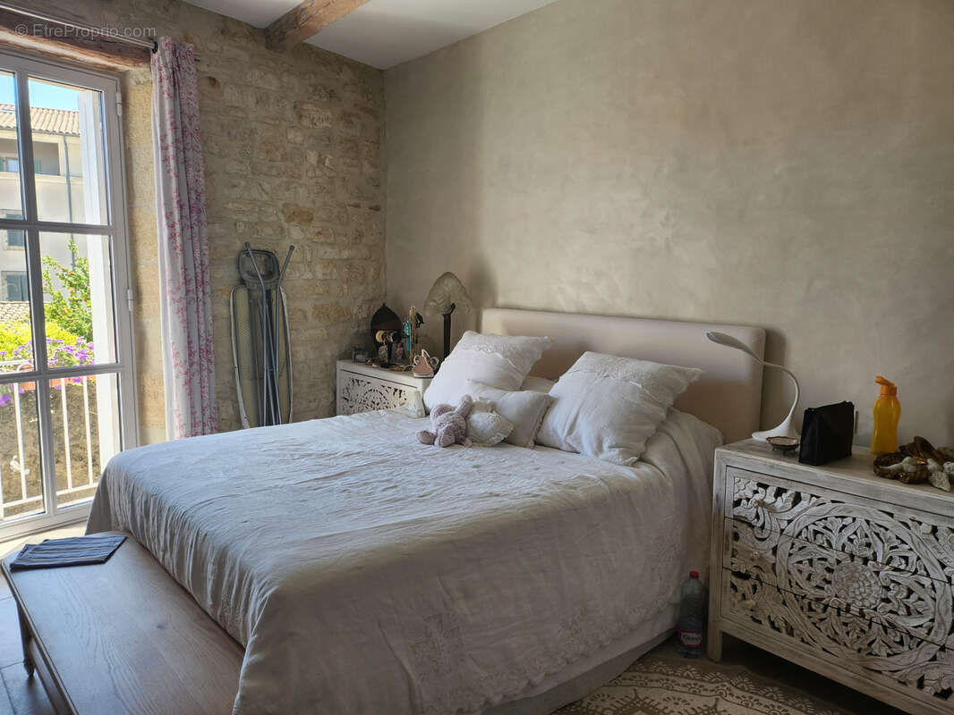 UZES Centre, Elégante maison de caractère d'exception, vendue meublée, jardin, terrasse et garage - photo 6