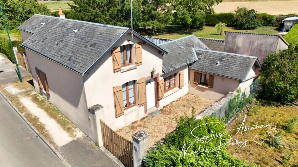 Maison avec dépendances et terrain constructible à Toury - photo 2