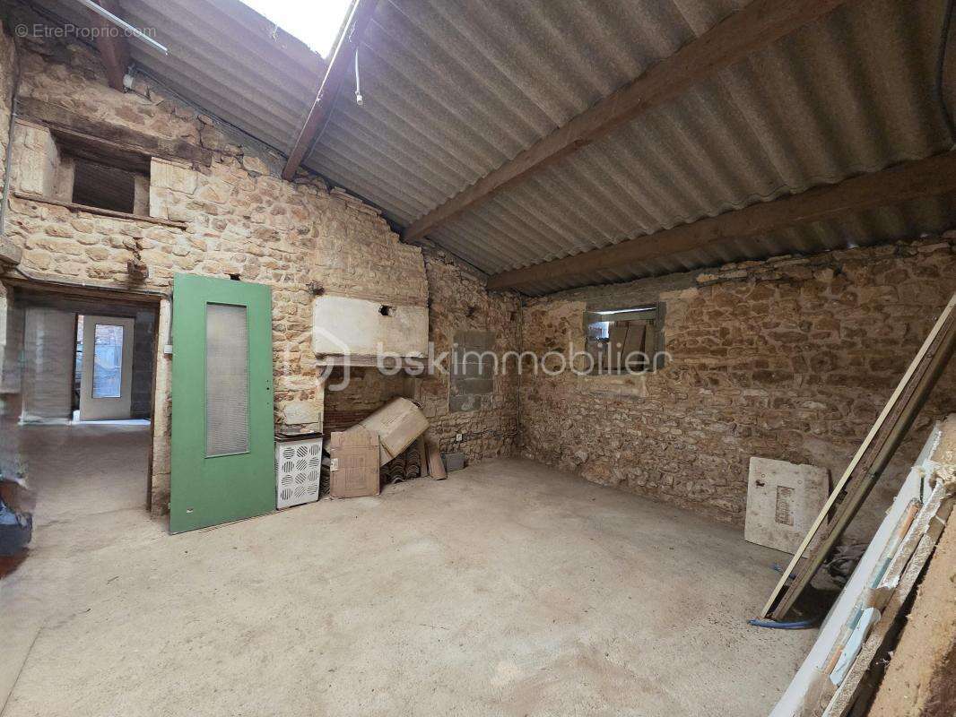 Maison en pierre à rénover au calme - photo 14