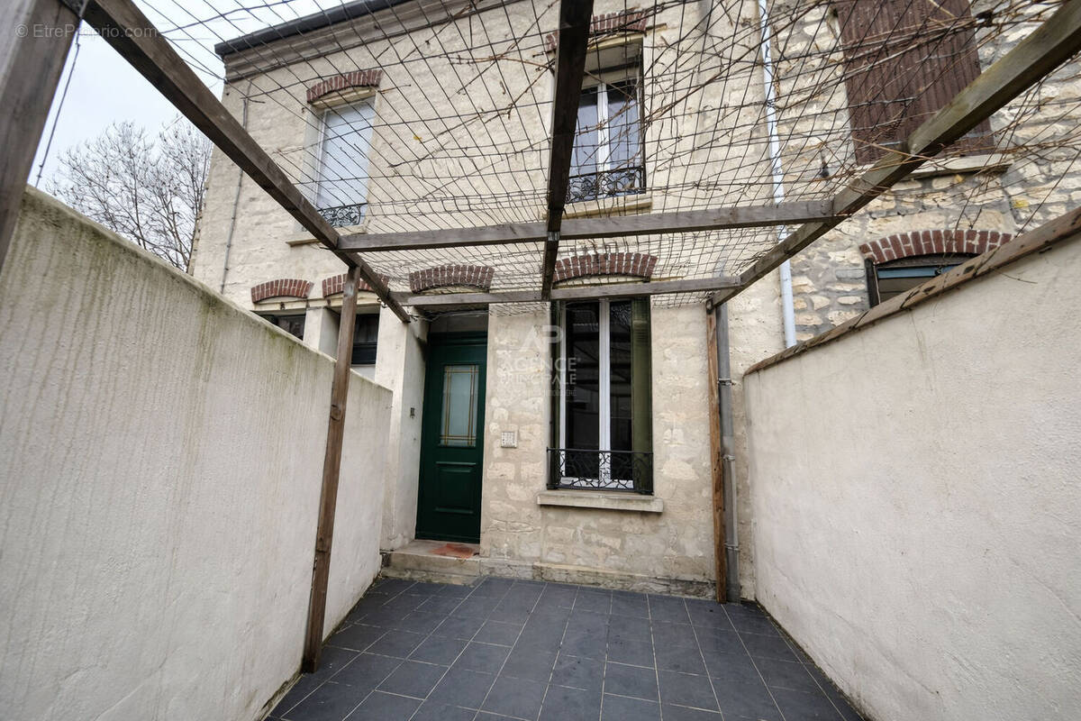 Maison à MERY-SUR-OISE