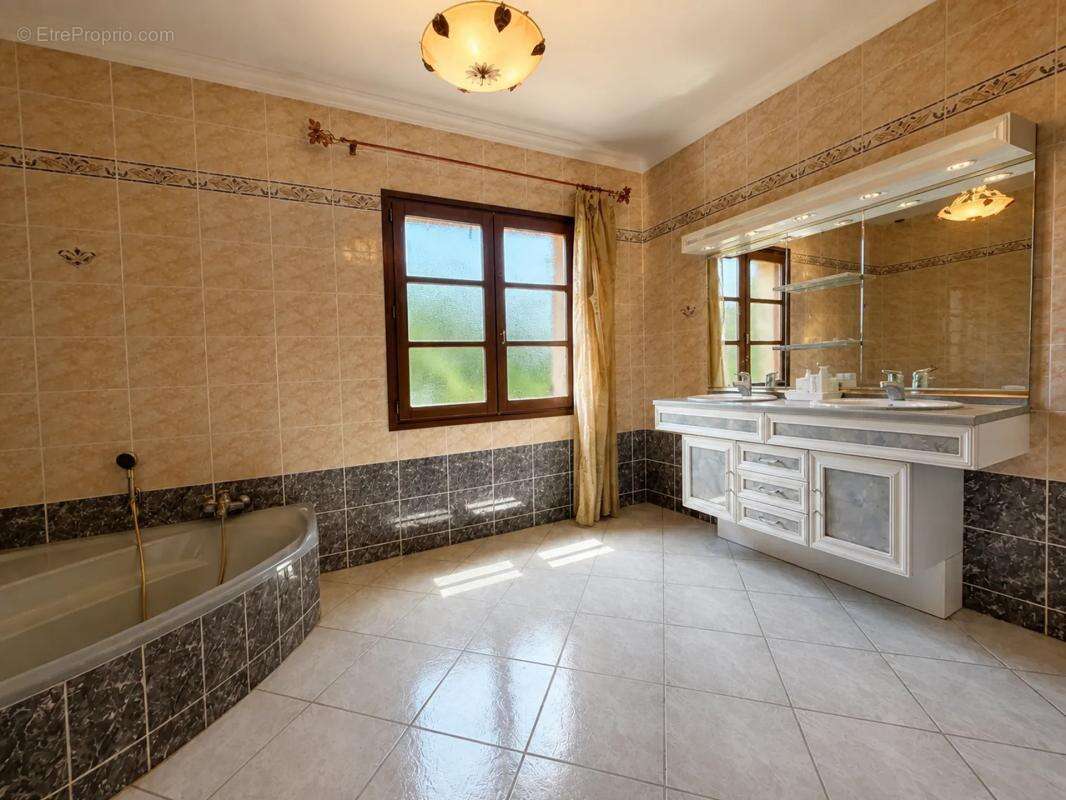 Maison plain-pied de 6 pièces de 185 m² à Eaunes - photo 8