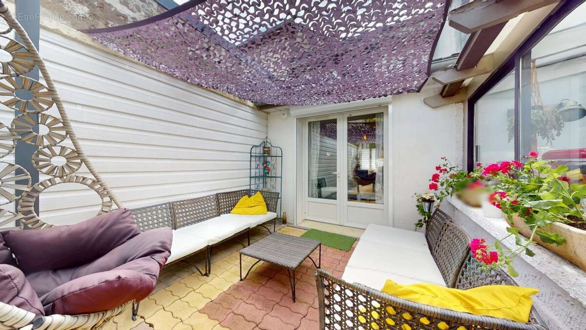 A VENDRE : Maison 6 pièces avec cour et jardin  ( à 20 mins de REIMS via l'autoroute A34) - photo 12