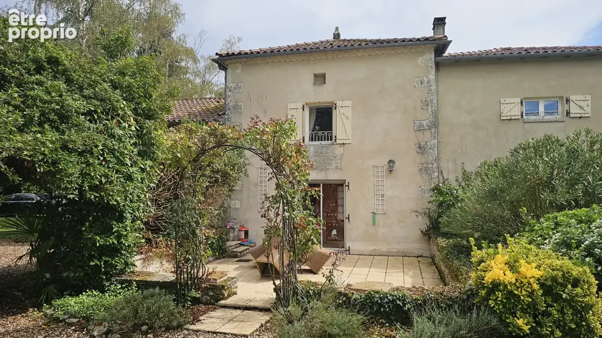 Propriété avec piscine, parc arboré et belle vue sur la campagne - photo 10
