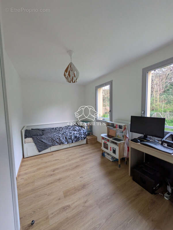 Maison 84 m² à Fontaines-Saint-Martin  - photo 9