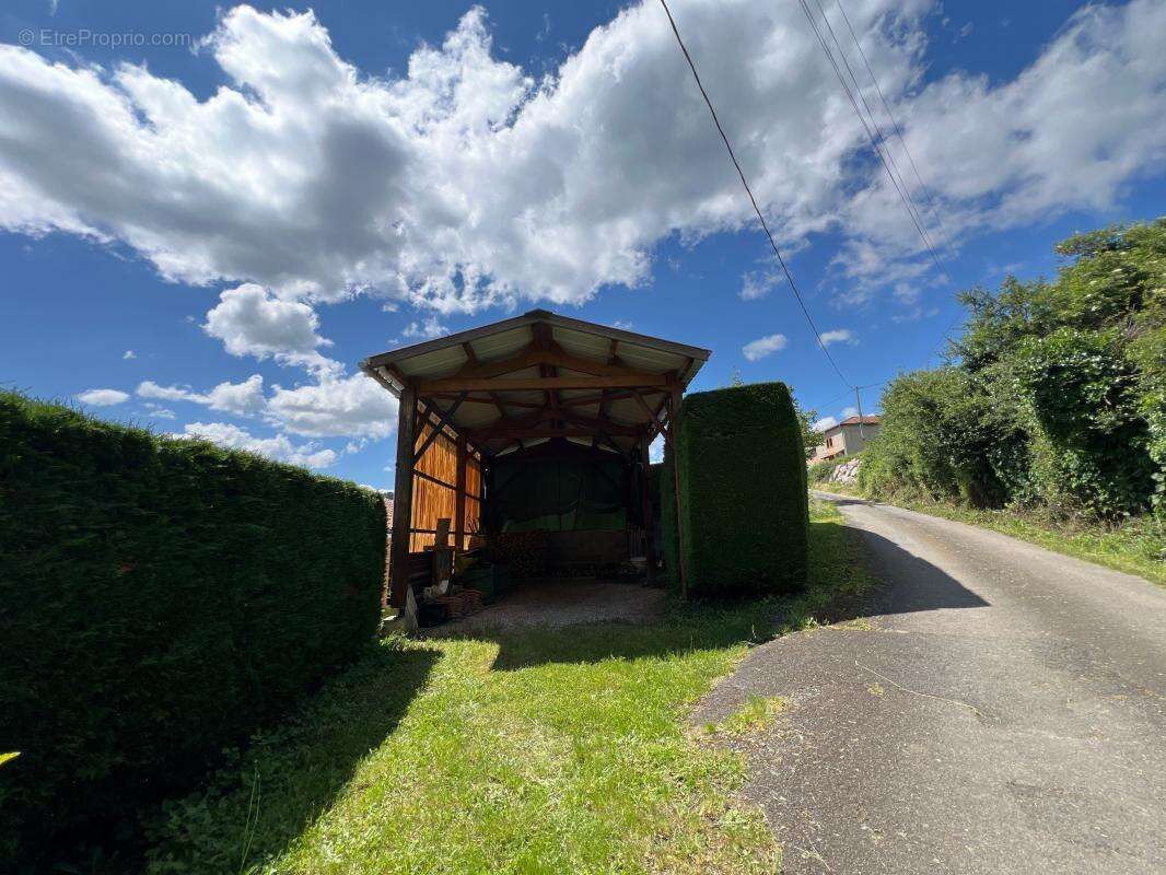 Maison à MONTROTTIER