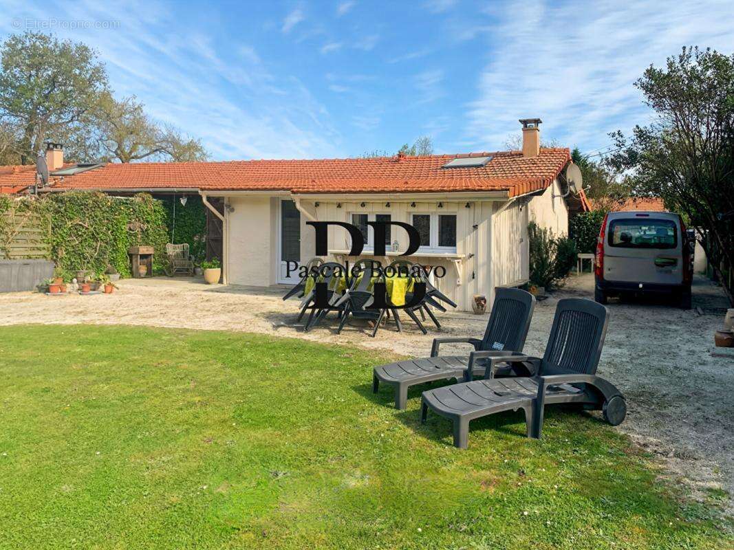 Maison à VENDAYS-MONTALIVET