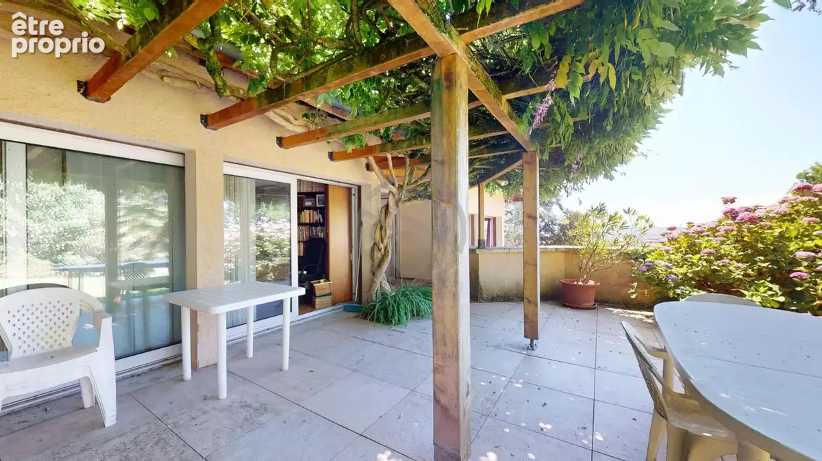Propriété de 279m² sur 6000m² à 38260 La Cote Saint André - photo 2
