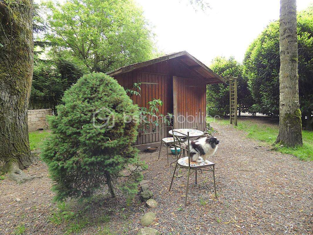 Maison à CHAZELLES-SUR-LYON