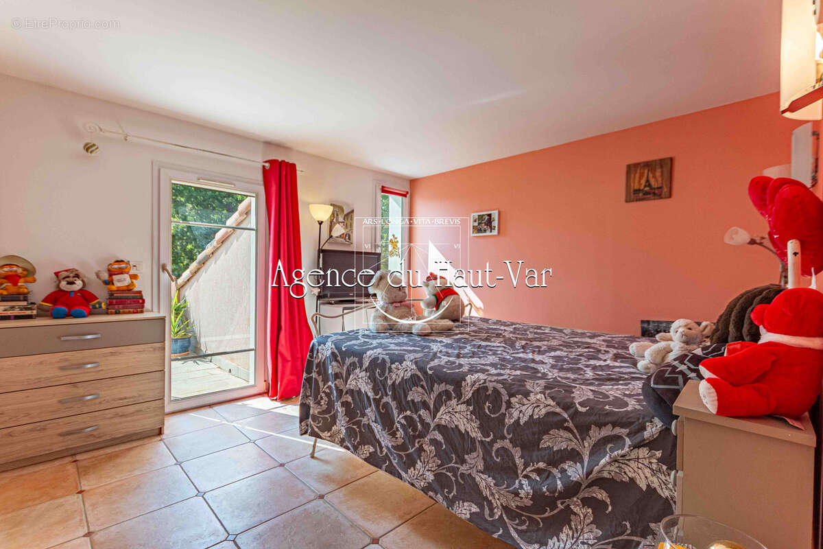 Villa 230m2 avec piscine, et jolie vue - photo 19