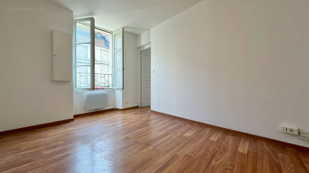 Appartement à CORBEIL-ESSONNES