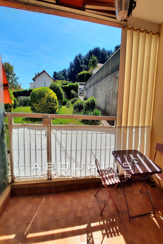 Appartement à SAINT-LAURENT-DU-VAR