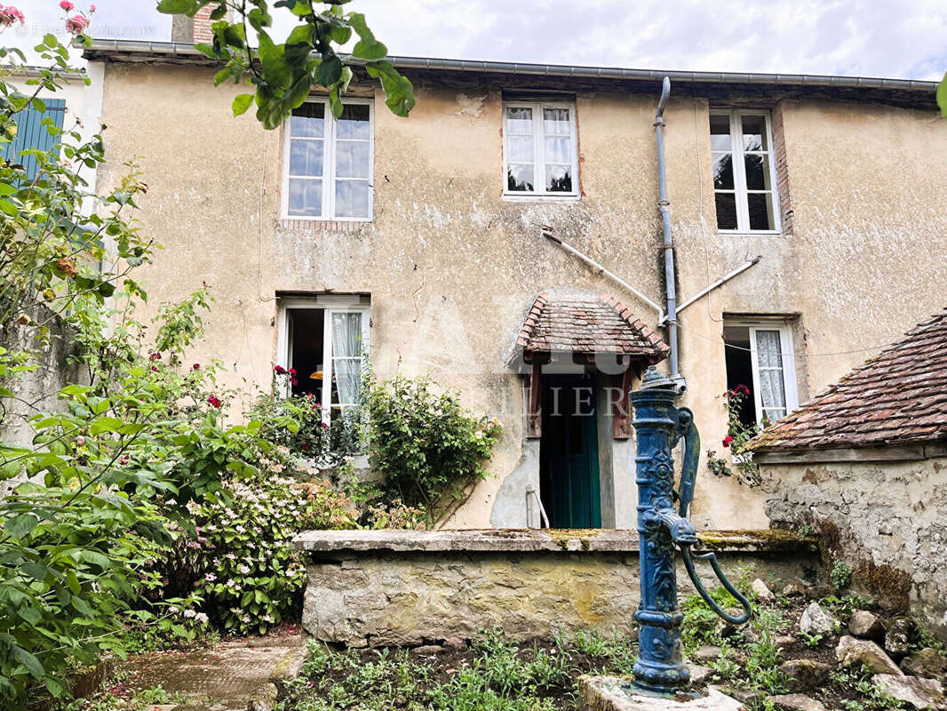 Maison de ville à rénover à Alençon quartier prisé avec jardin et double garage.- Réf 15495 - photo 7