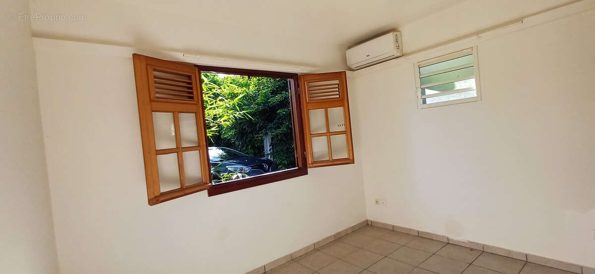 Maison à CAPESTERRE-BELLE-EAU