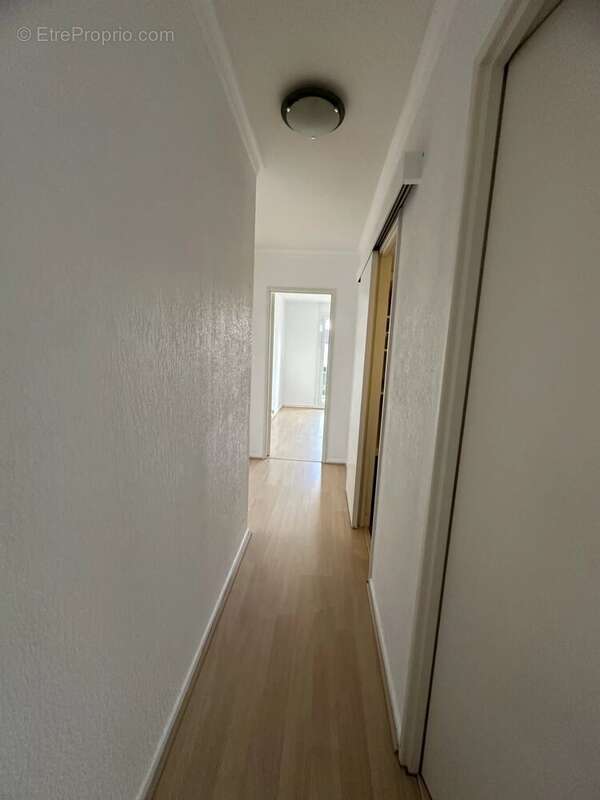 Appartement à LE MESNIL-SAINT-DENIS