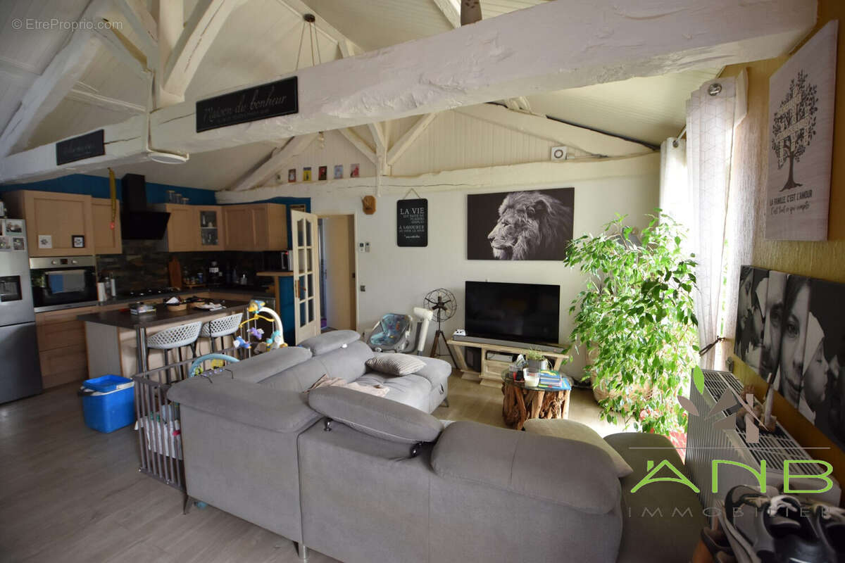Maison 69 m² à Souffrignac  - photo 6