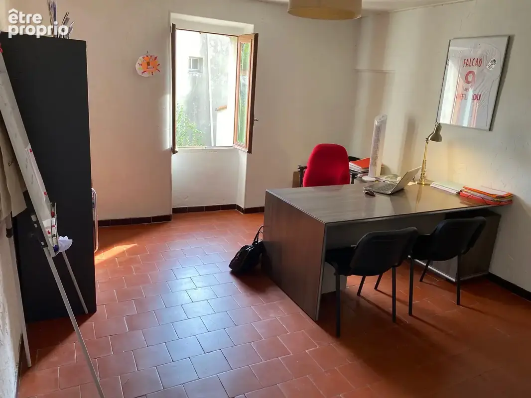 Immeuble avec commerce, appartement et terrain - photo 7