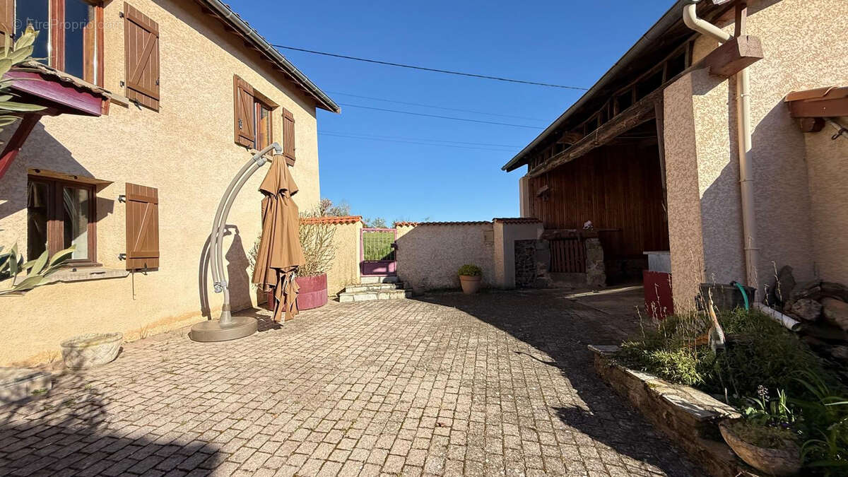 Maison à CHAZELLES-SUR-LYON