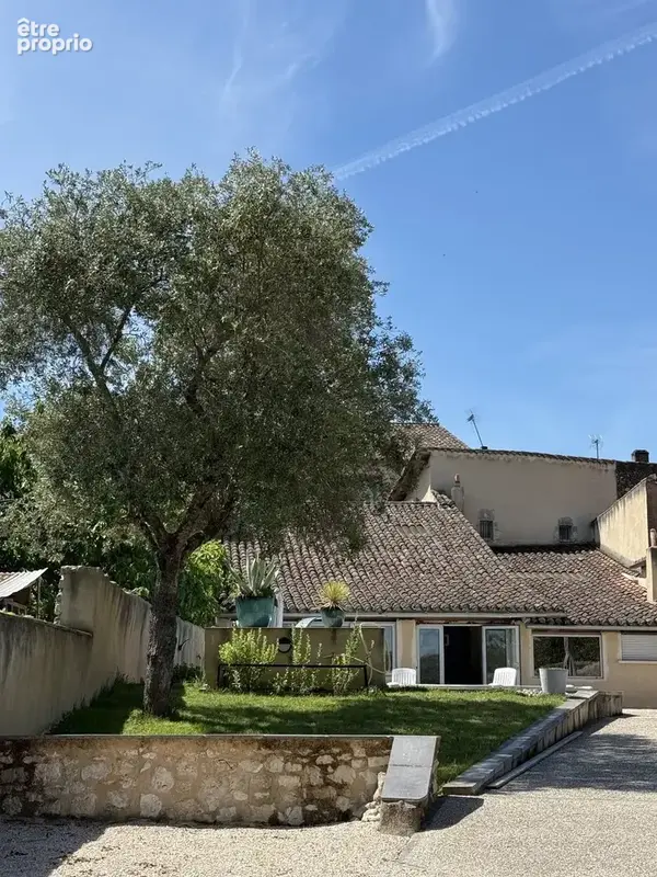 Une rénovation contemporaine pour deux maisons reliées par un patio et jardin avec piscine - photo 17