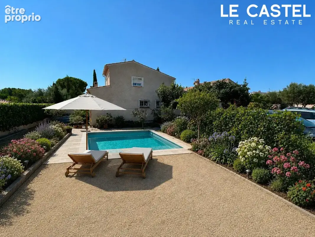   la piscine a ete ajoutée avec iA - Maison à LA CIOTAT