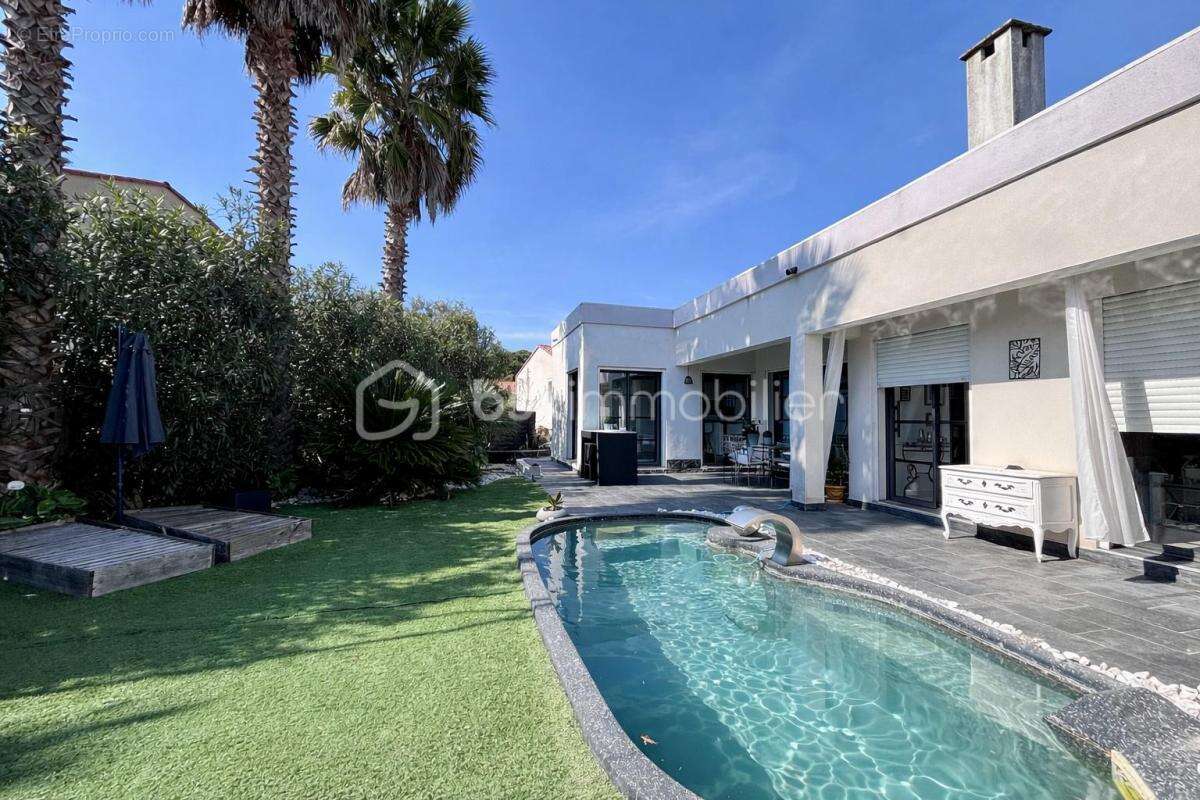 Agde – Maison T7 -  Plain-Pied - avec Piscine, Jacuzzi et garage - photo 5