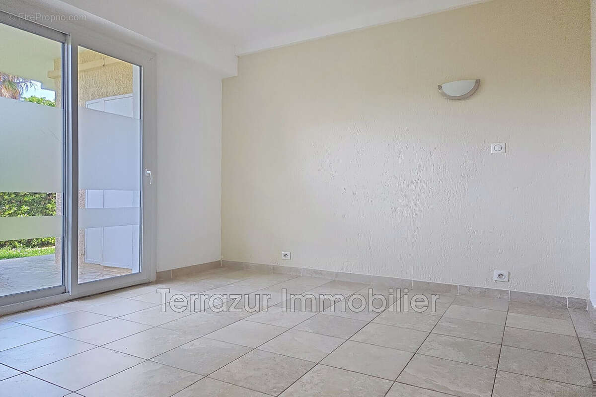 Appartement à VALLAURIS