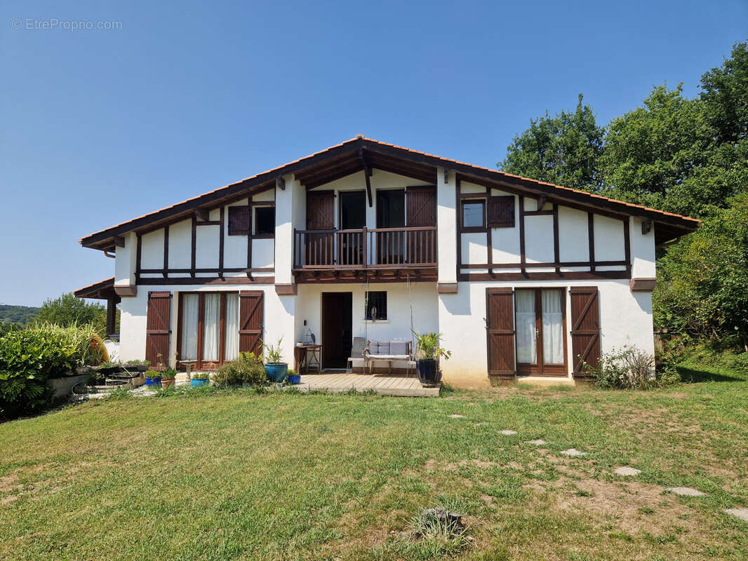 ASCAIN - Charmante maison avec vue sur les Pyrénées - 6 chambres - photo 2