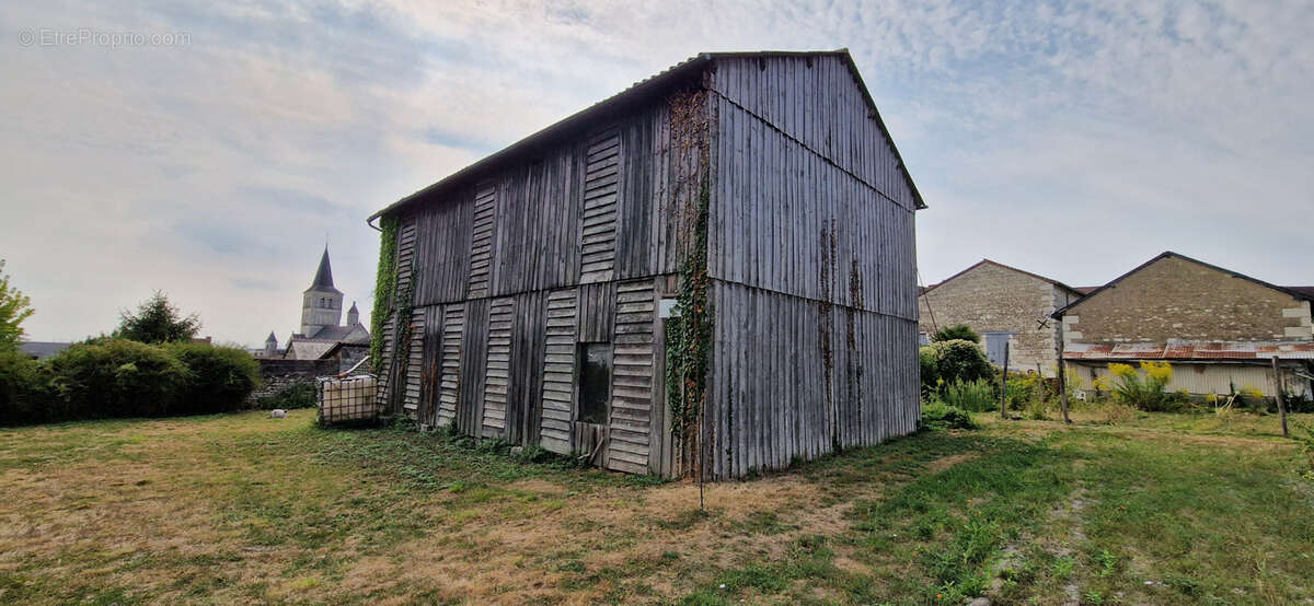 Autre à FAYE-LA-VINEUSE