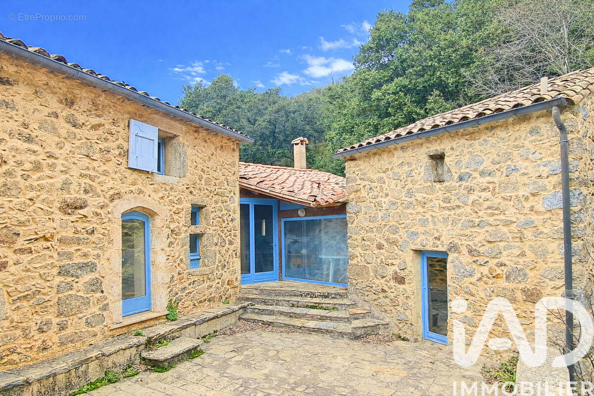 Maison 249 m² à Cros  - photo 2