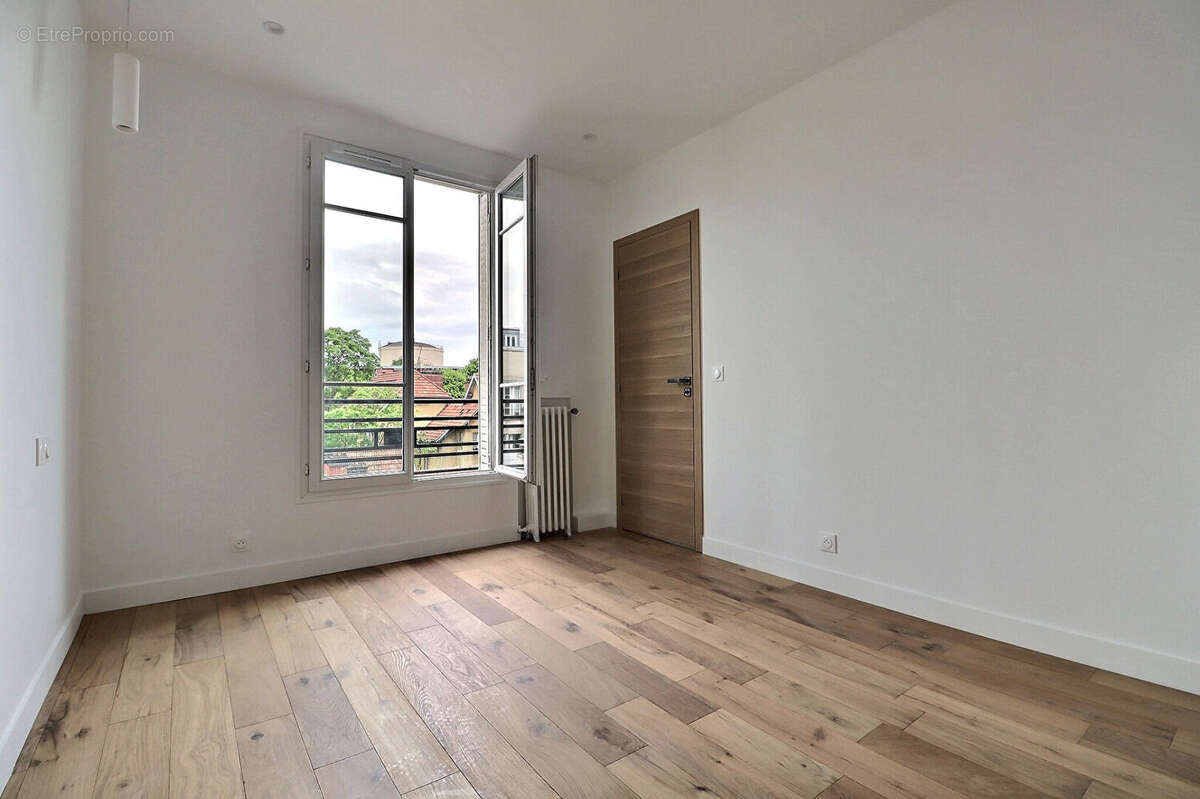 Appartement à LES LILAS