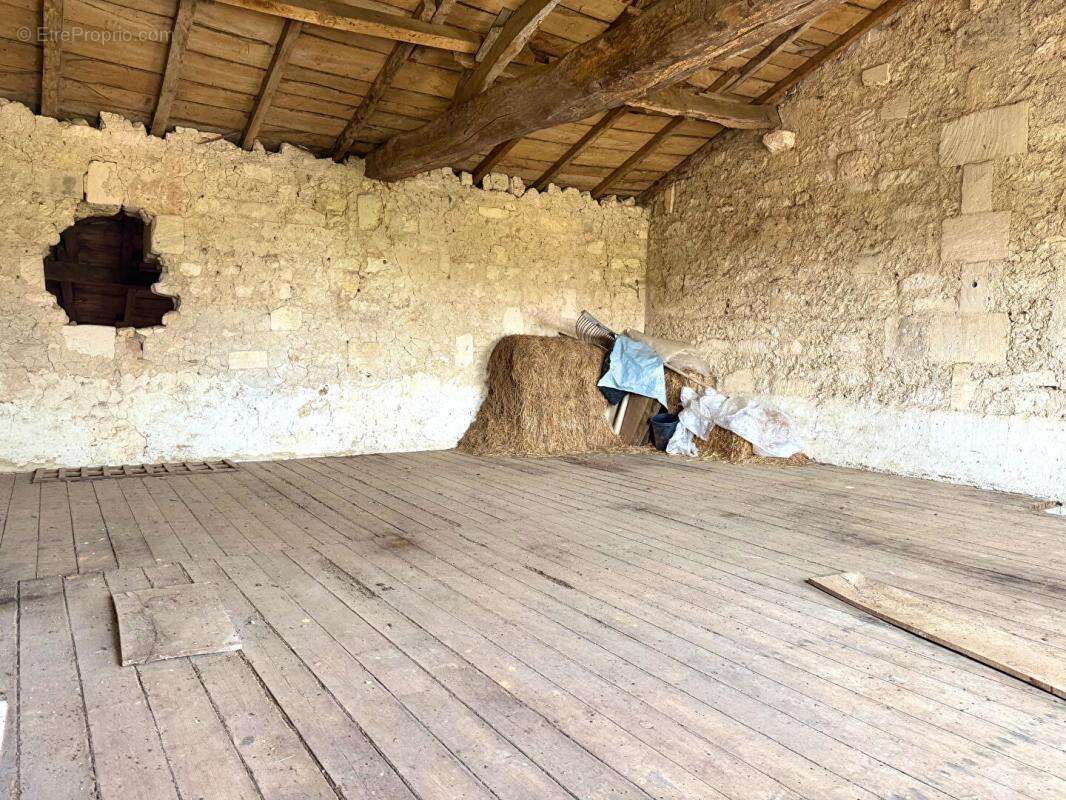112 m² à rénover, Idéal investisseur, résidence principale ou maison de vacances ! - photo 2