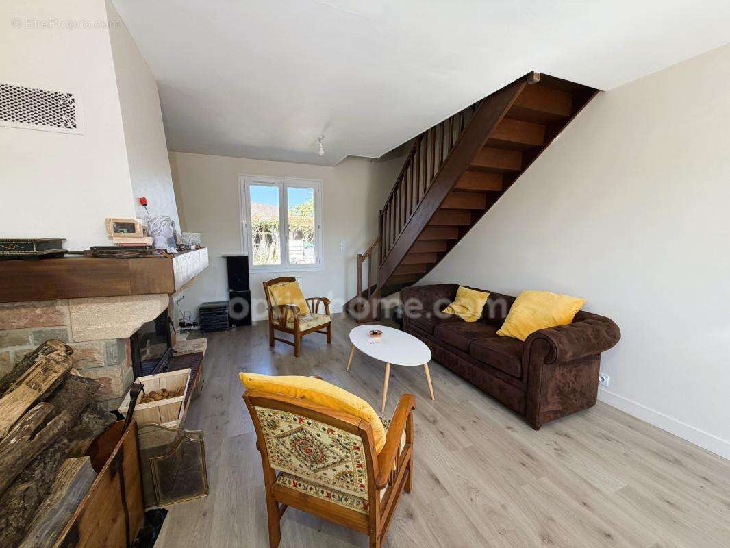 Maison familiale 4 chambres - vie de plain-pied, garage et grand jardin - Saint-Germain-de-Livet (14100) - photo 8