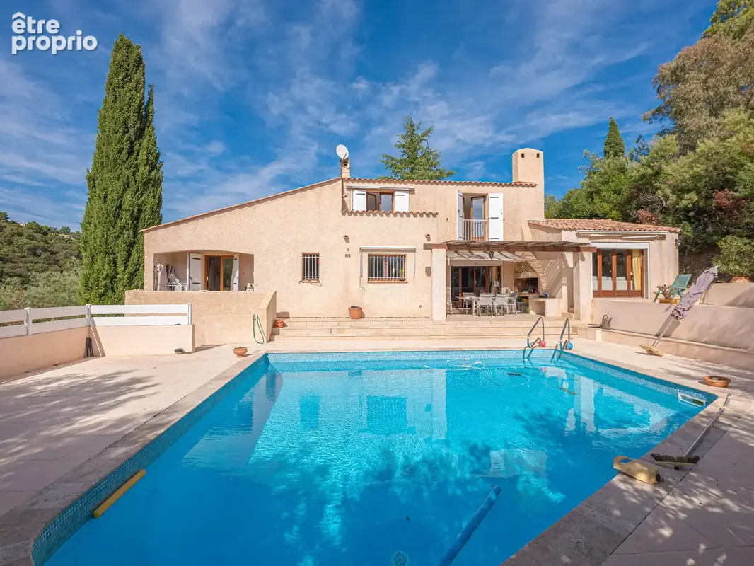 Maison à LES ISSAMBRES
