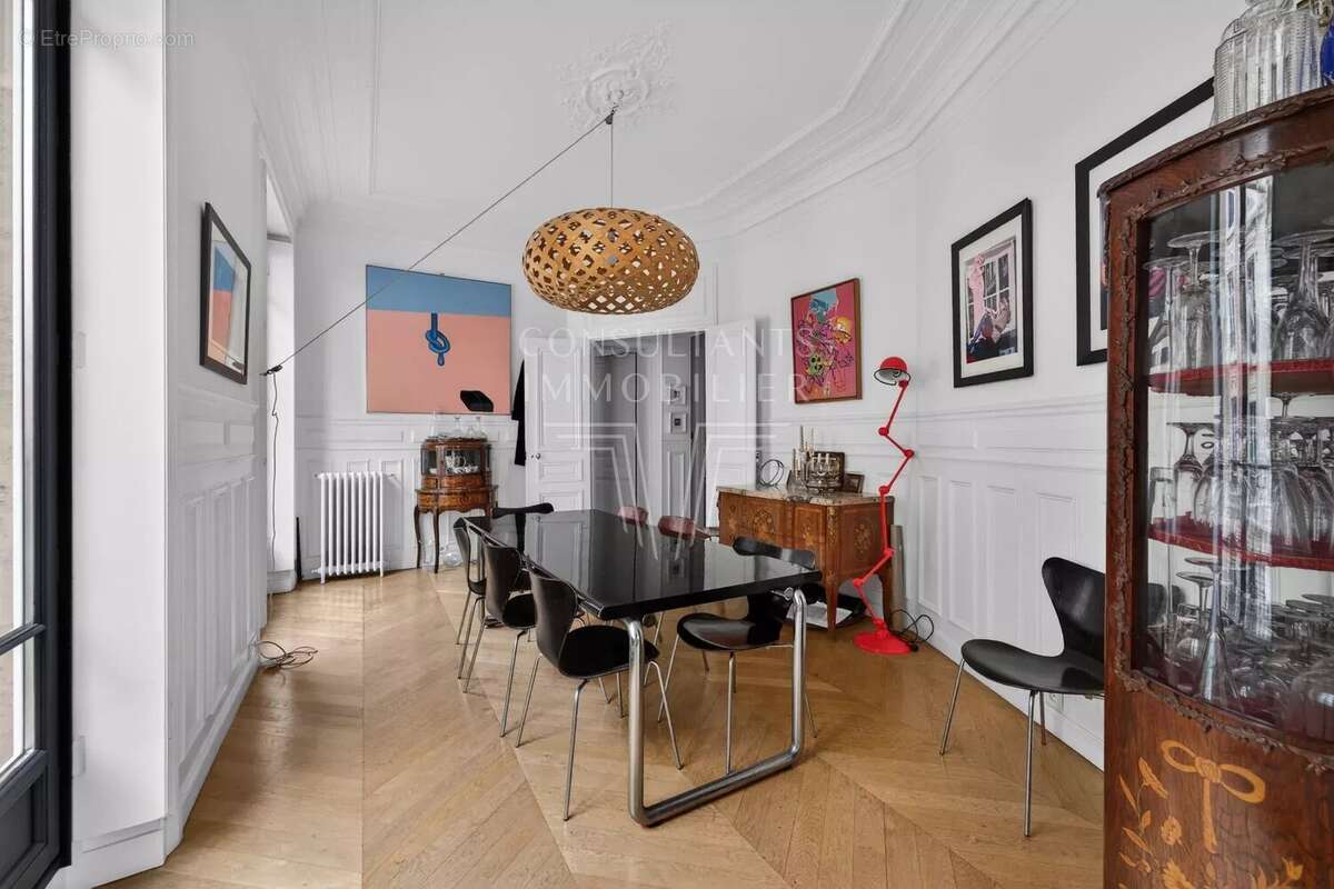 Appartement à PARIS-16E