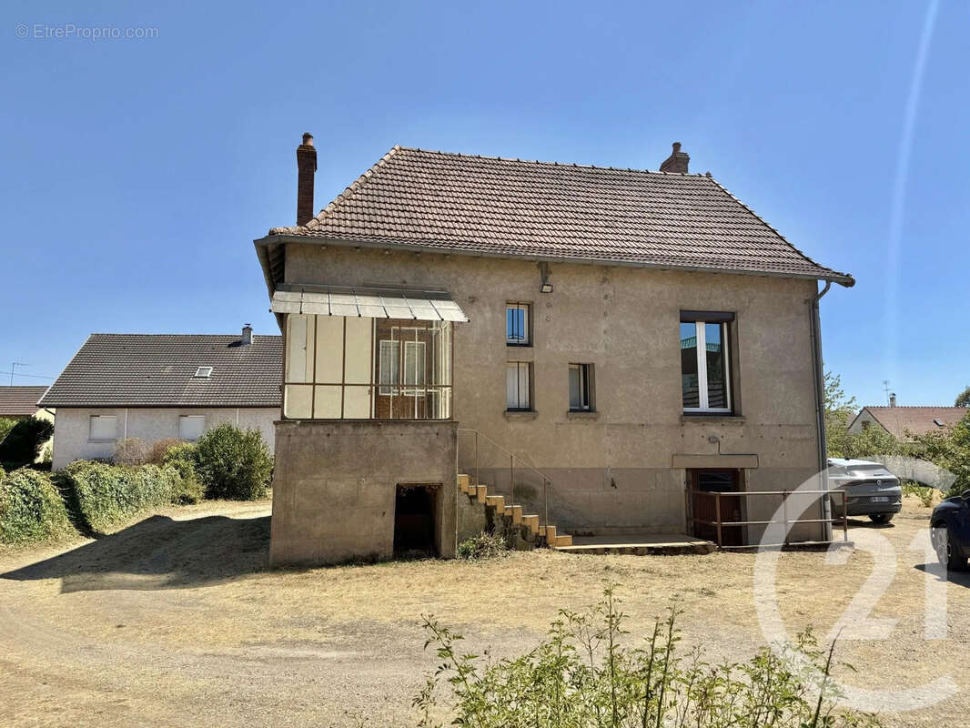 Maison à YZEURE