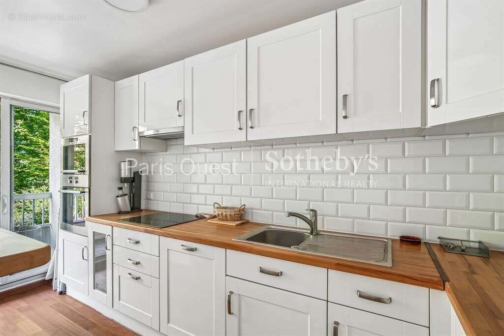 Appartement à NEUILLY-SUR-SEINE