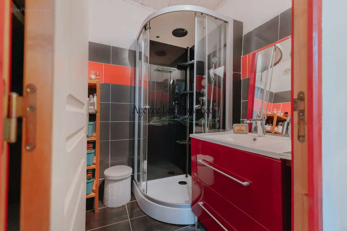Maison 76 m² à Eyguieres  - photo 5