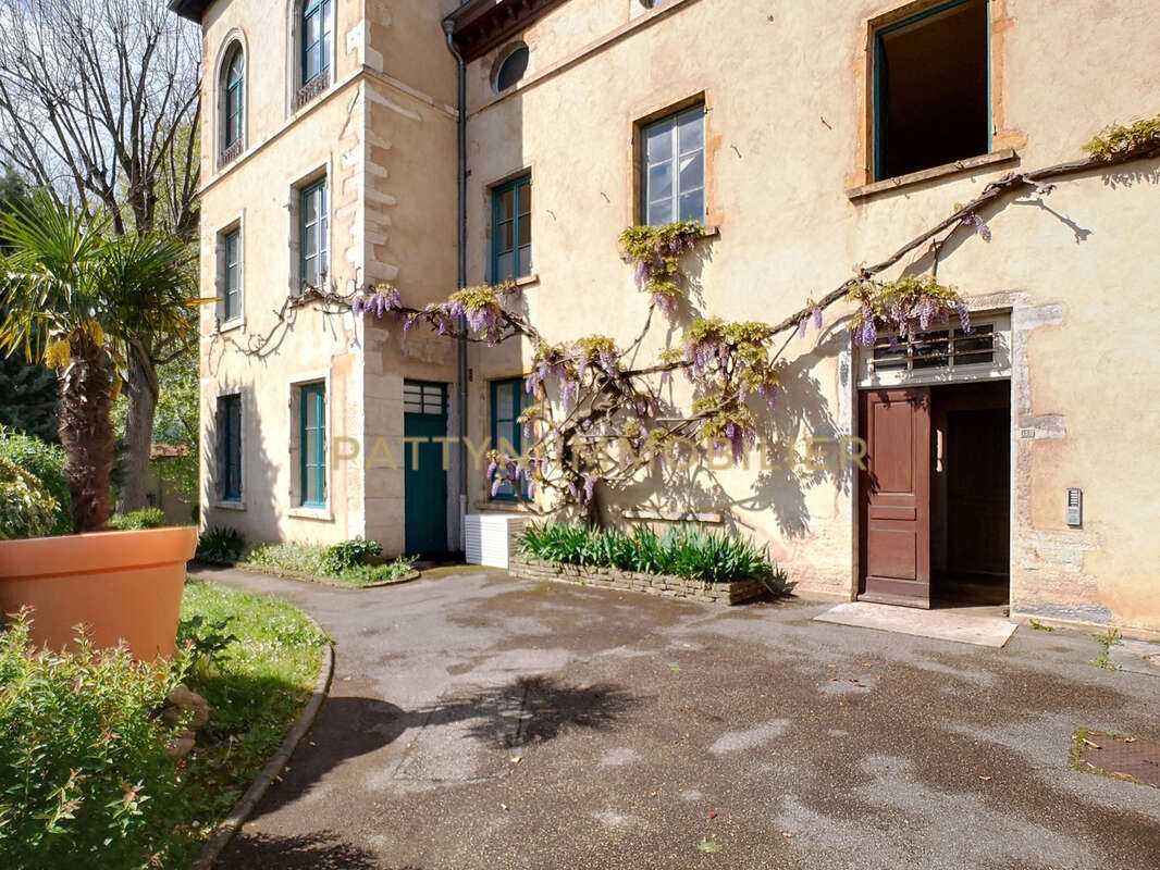 Appartement à NEUVILLE-SUR-SAONE