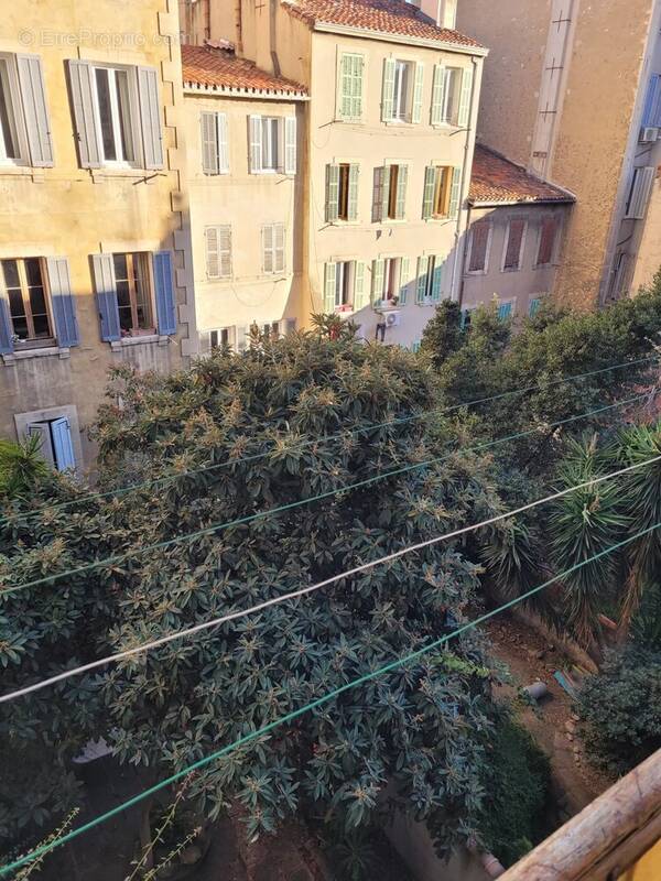 Appartement à MARSEILLE-5E