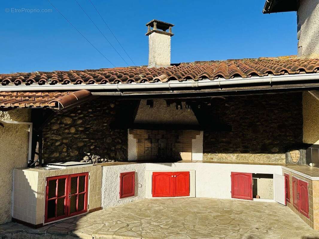 Grande maison de village sur la commune de Prat-Bonrepaux 09160. - photo 16