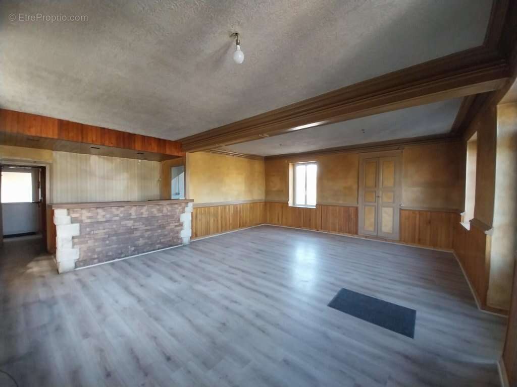 Appartement à SAINT-SYMPHORIEN-DE-MARMAGNE