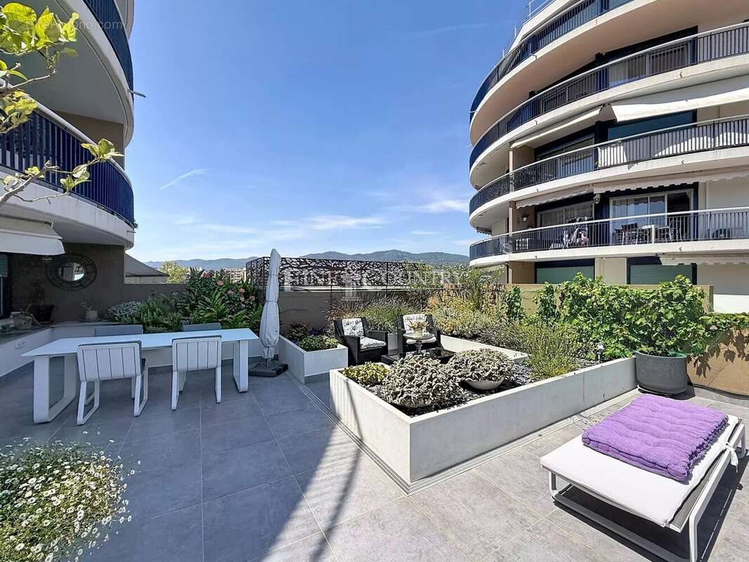 Appartement à MANDELIEU-LA-NAPOULE